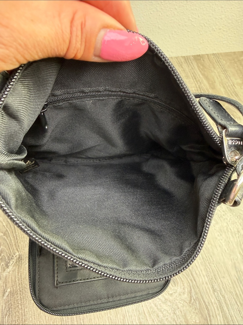 Fossil Black Leather Slim Crossbody Bag - Picture 5 of 6
